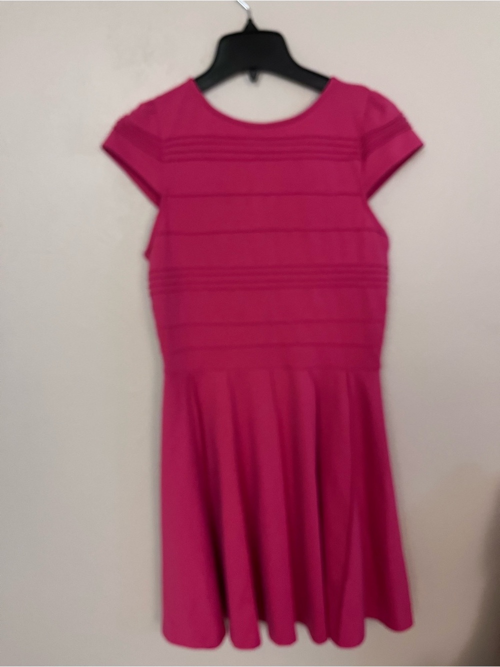 Women’s Elle Hot pink dress size six in mint condition